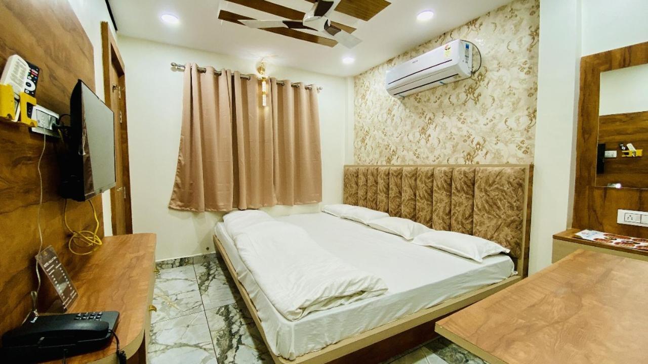 Hotel Malay Inn Ujjain Eksteriør bilde