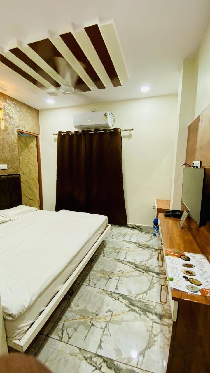 Hotel Malay Inn Ujjain Eksteriør bilde